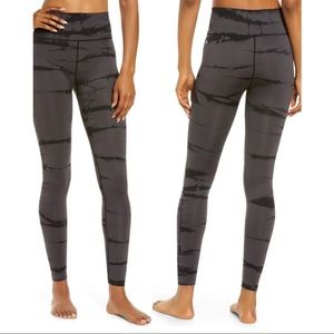 Tie Dye Seamless Ankle Leggings
ZELLA